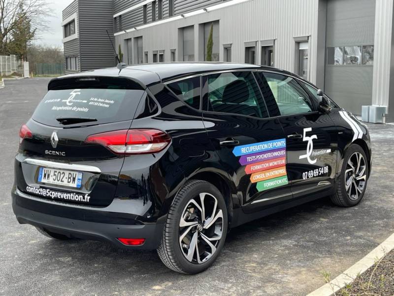 Publicité pour professionnel spéciales véhicules à Villeurbanne