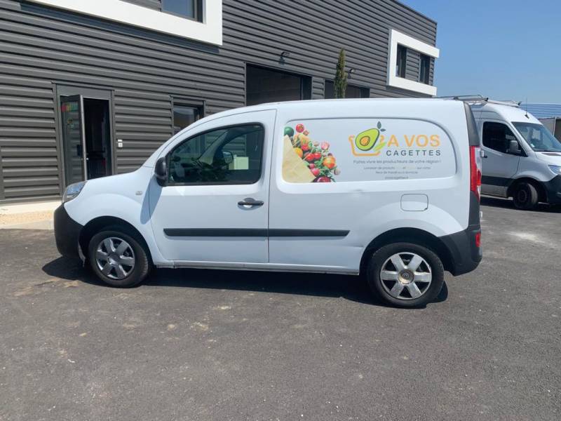 Fabrication et pose de marquage pour véhicule professionnel à Lyon près de Meyzieu.