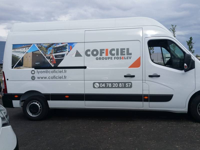 Vous souhaitez augmenter votre notoriété et attirer de nouveaux clients grâce à vos camions ou véhicule utilitaire à Lyon prés de Décines.