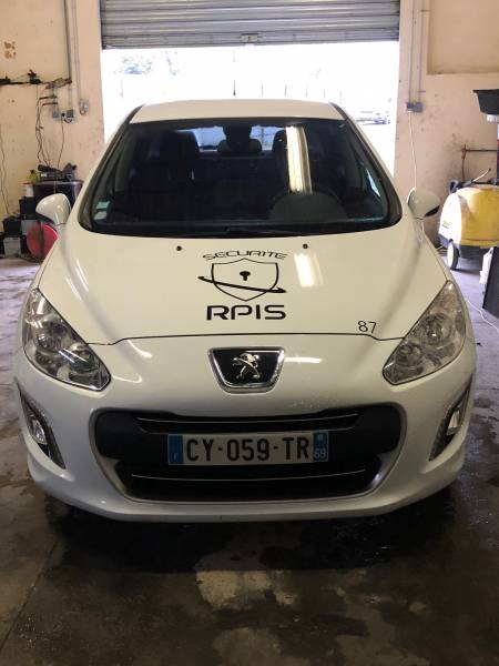 Marquage en lettre découpées et logo pour véhicule de sécurité et d'intervention sur Bron