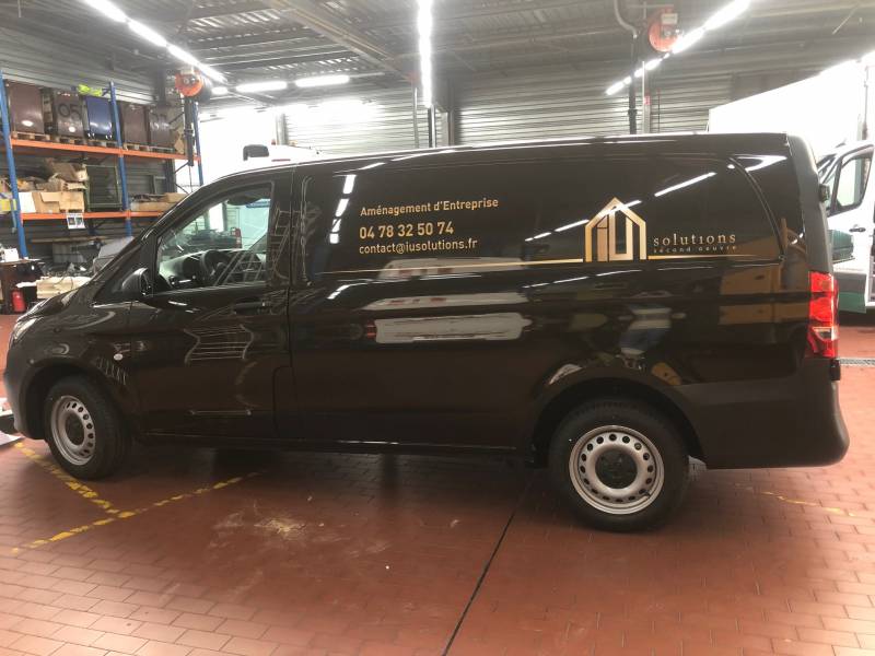 Conception et réalisation d'un marquage publicitaire de véhicule auto école pas cher sur Vaulx-en-Velin