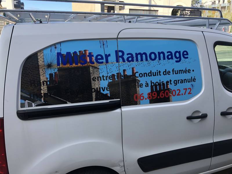 Plaques magnétiques pour véhicule à Lyon près de Vénissieux