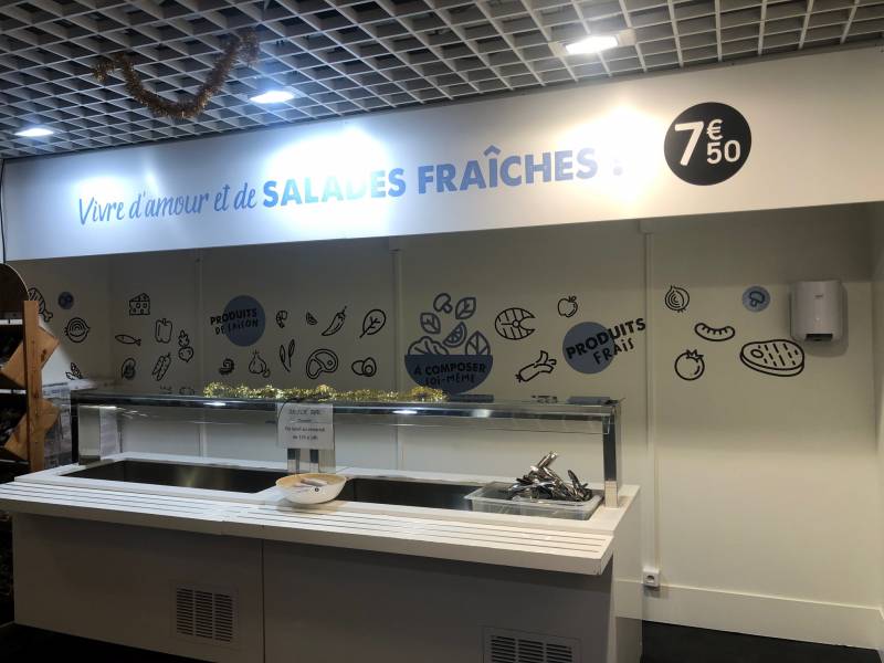 Réalisation rapide d'enseigne complète avec pose de panneau et d'adhésif à Vaulx-en-Velin