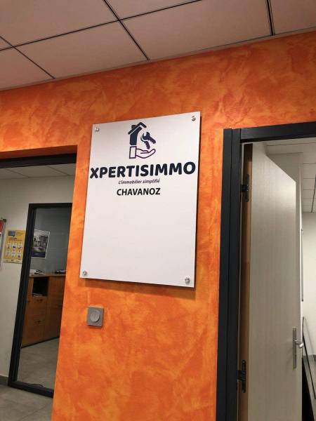 Professionnel de la réalisation de panneaux d'affichage extérieur et intérieur sur supports rigides sur-mesure à Villefranche