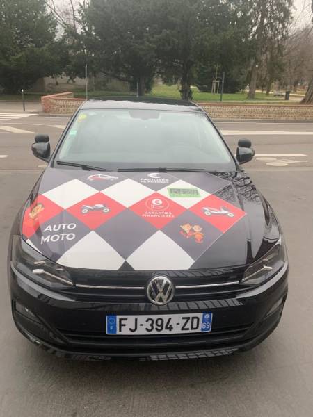 Marquage de véhicule professionnel en adhésif conformable à Villeurbanne