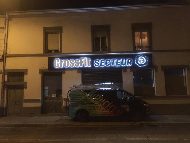 Professionnel de la fabrication d'enseignes lumineuses à Part Dieu