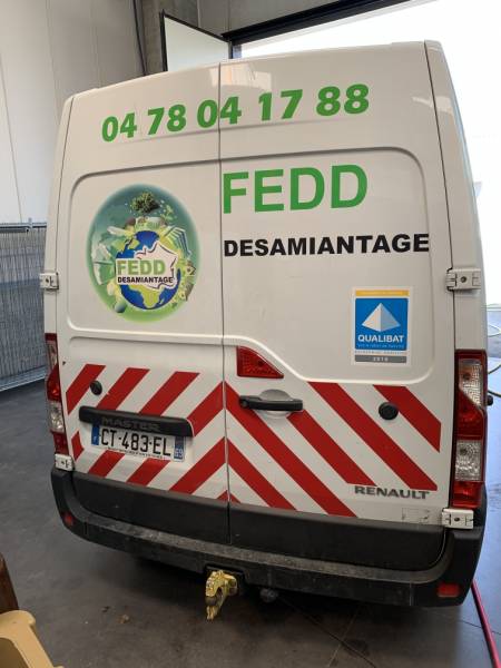 Habillage adhésif semi ou total covering sur véhicules professionnels sur Annecy