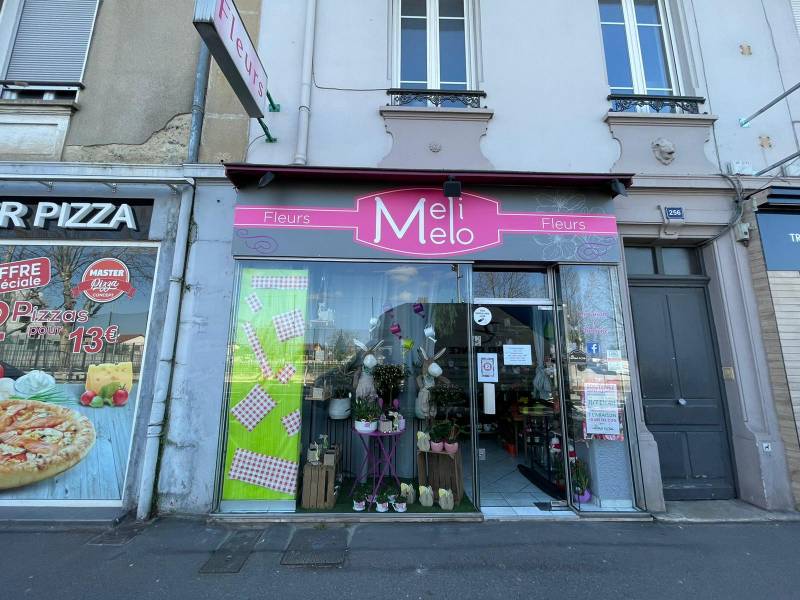 Fabrication et pose d’enseigne en aluminium et de drapeau ou d’enseigne perpendiculaire à Lyon prés de Villeurbanne.