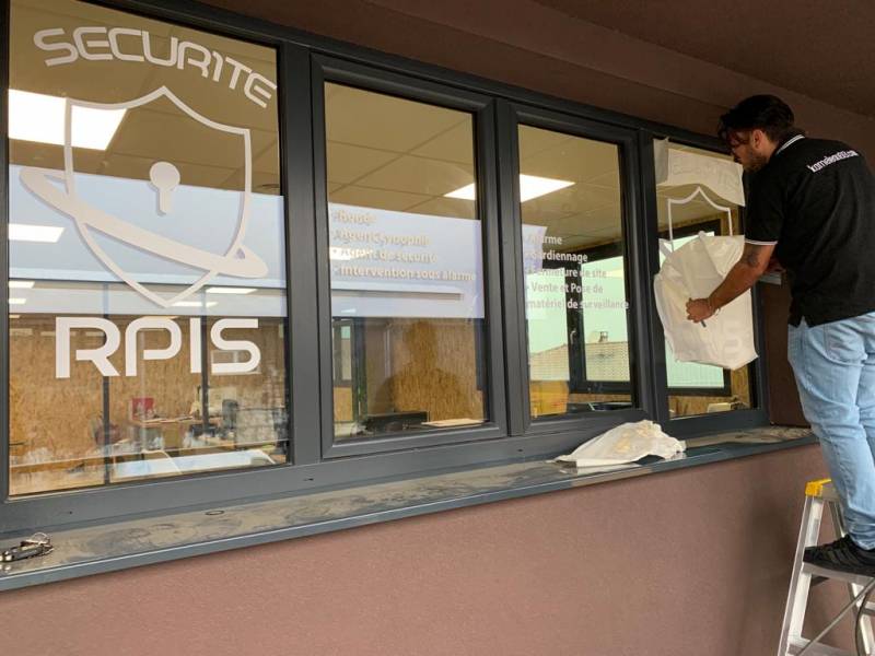 Poseurs d'adhésifs professionnels d'adhésifs à Bron