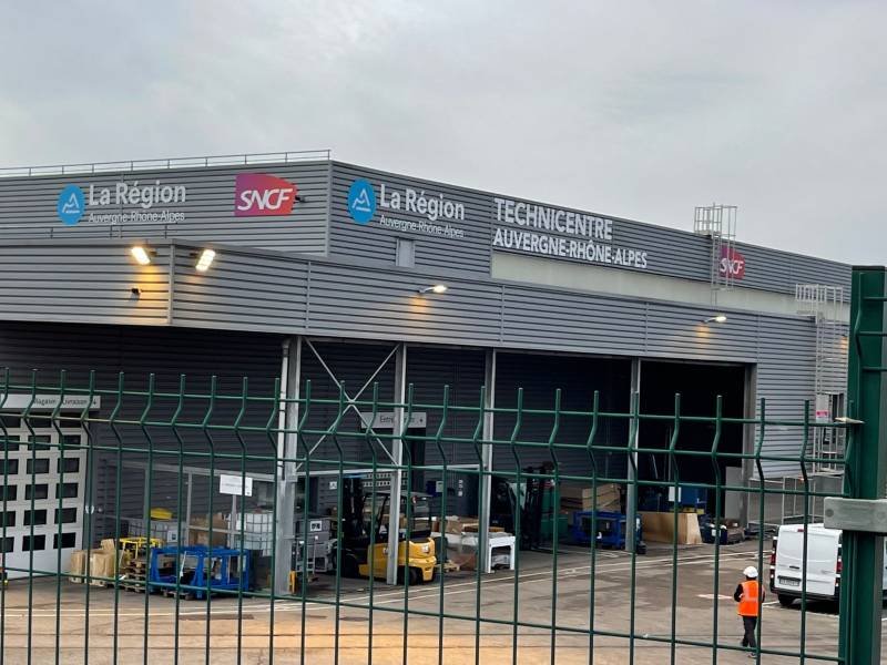 Fabrication et pose d’enseignes en aluminium découpées à la forme à Vénissieux