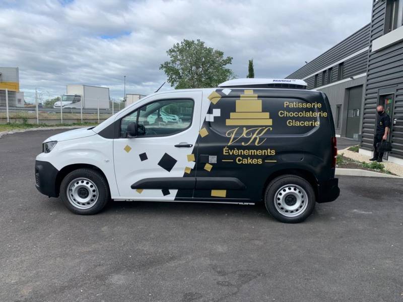 Communiquez efficacement grâce à vos véhicules ou flotte de véhicules à Lyon près de Genas.